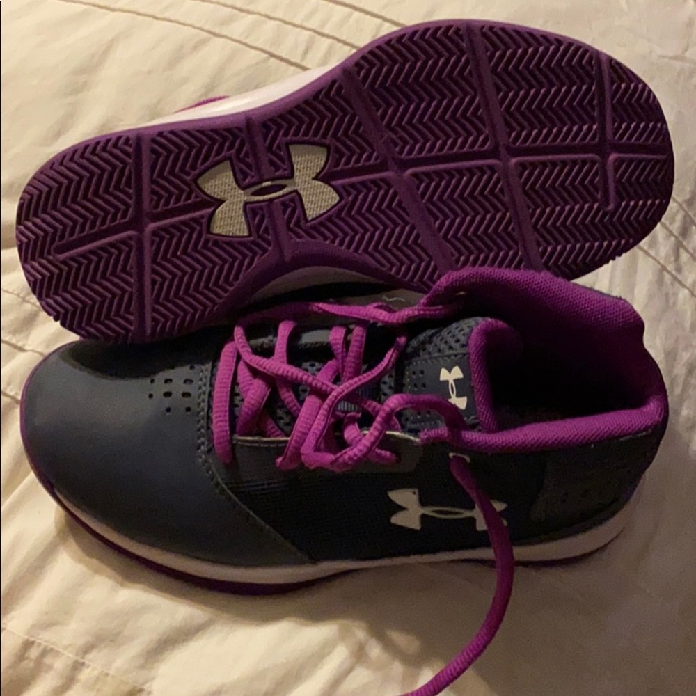 Basketball shoes